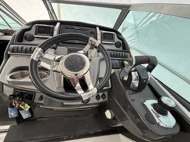 Slide: The Image of Monterey 335 Sport Yacht 2016 - 18