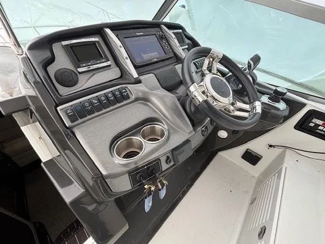 Slide: The Image of Monterey 335 Sport Yacht 2016 - 19