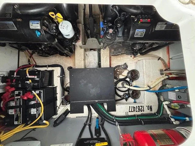 Slide: The Image of Monterey 335 Sport Yacht 2016 - 21