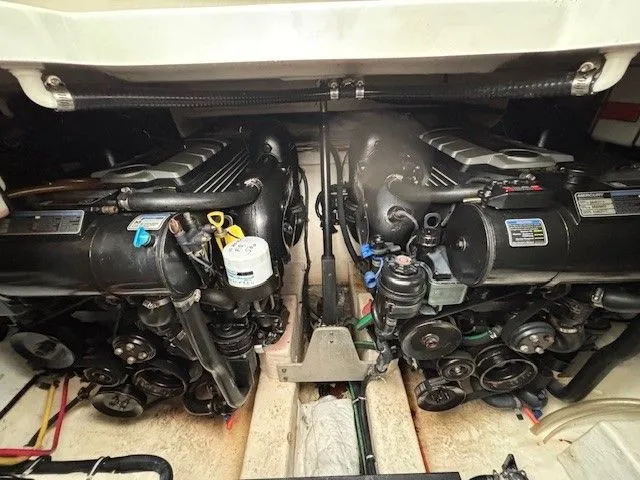 Slide: The Image of Monterey 335 Sport Yacht 2016 - 22