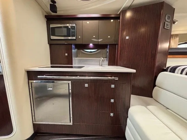 Slide: The Image of Monterey 335 Sport Yacht 2016 - 4