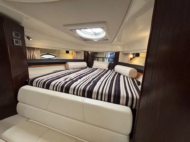 Slide: The Image of Monterey 335 Sport Yacht 2016 - 6