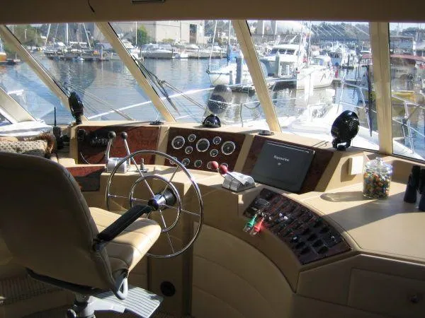 Slide: The Image of Meridian 490 Pilothouse 2008 - 5