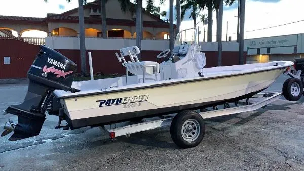 Slide: The Image of Pathfinder 2200 V Center Console 2001 - 4