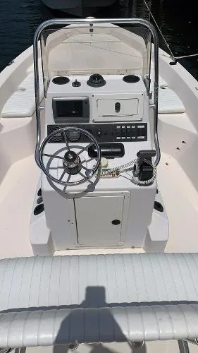 Slide: The Image of Pathfinder 2200 V Center Console 2001 - 6