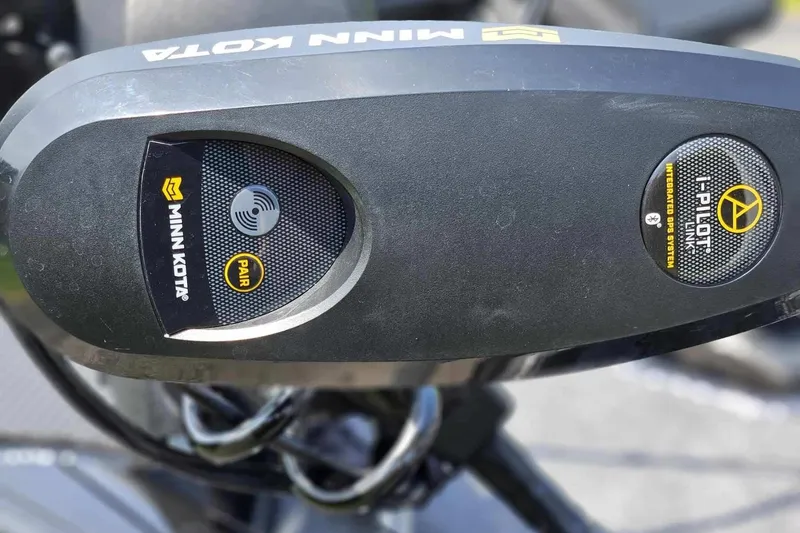 Slide: The Image of Minn Kota i-Pilot Link system on 2022 Ranger RT198P Fishing Package. - 6