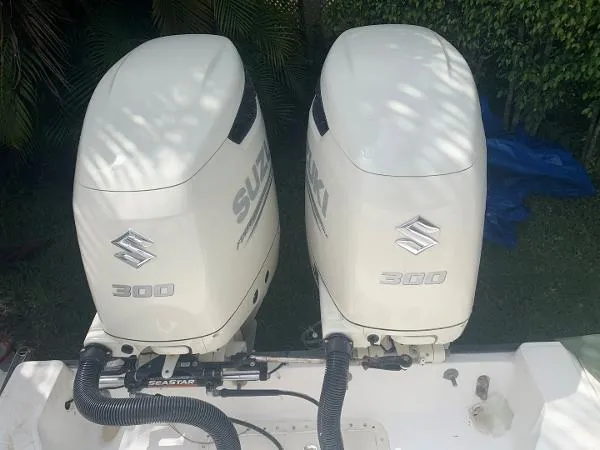 Slide: The Image of Boston Whaler 28 Conquest 2000 - 6