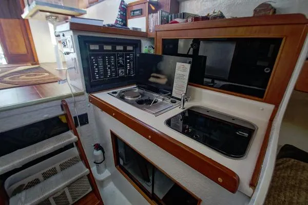 Slide: The Image of Crusader Boats 34 Hardtop SF 1999 - 9