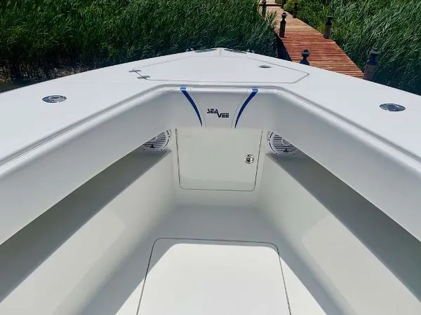 Slide: The Image of SeaVee 390B Center Console 2019 - 4