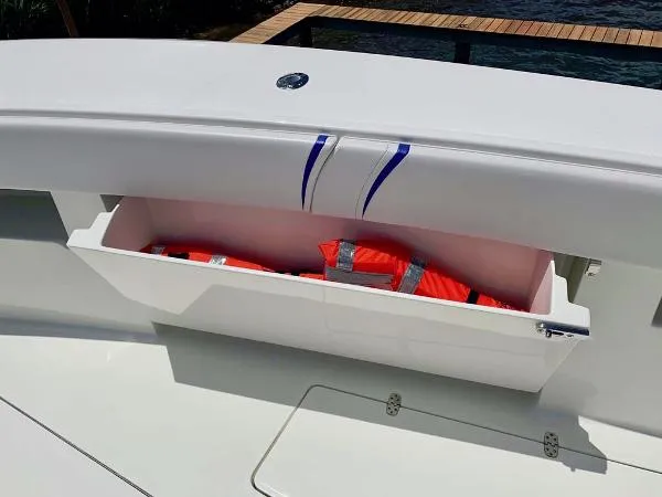 Slide: The Image of SeaVee 390B Center Console 2019 - 7