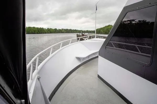 Slide: The Image of Custom Freeport 150 Passenger 1993 - 5