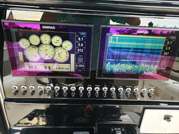Slide: The Image of Sea Born LX24 Center Console 2021 - 11