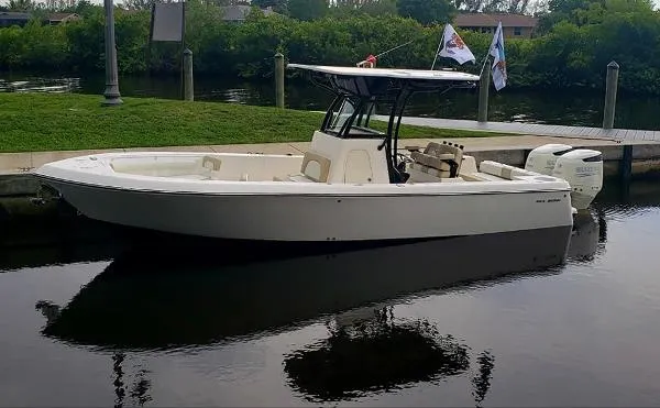 Slide: The Image of Sea Born LX24 Center Console 2021 - 9
