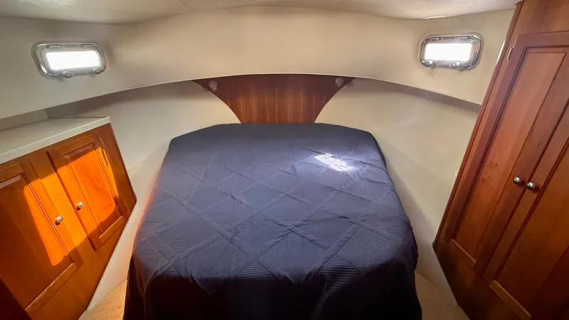 Slide: The Image of Mainship 400 Trawler 2004 cabin with wooden furnishings. - 21
