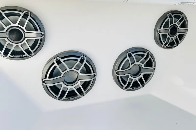 Slide: The Image of Minn Kota motor on 2025 Contender 35 ST boat, close-up view. - 12