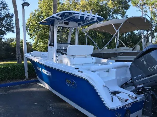 Slide: The Image of Sea Hunt Ultra 235 SE 2018 - 1