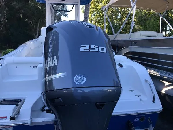 Slide: The Image of Sea Hunt Ultra 235 SE 2018 - 2