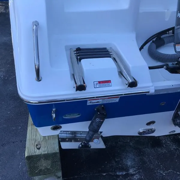 Slide: The Image of Sea Hunt Ultra 235 SE 2018 - 6