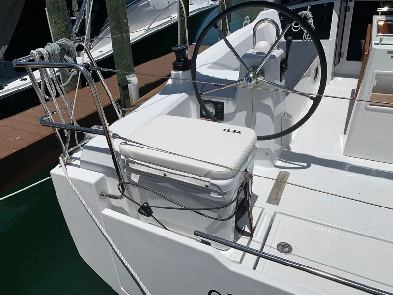 Slide: The Image of Beneteau Oceanis 35 2016 - 6
