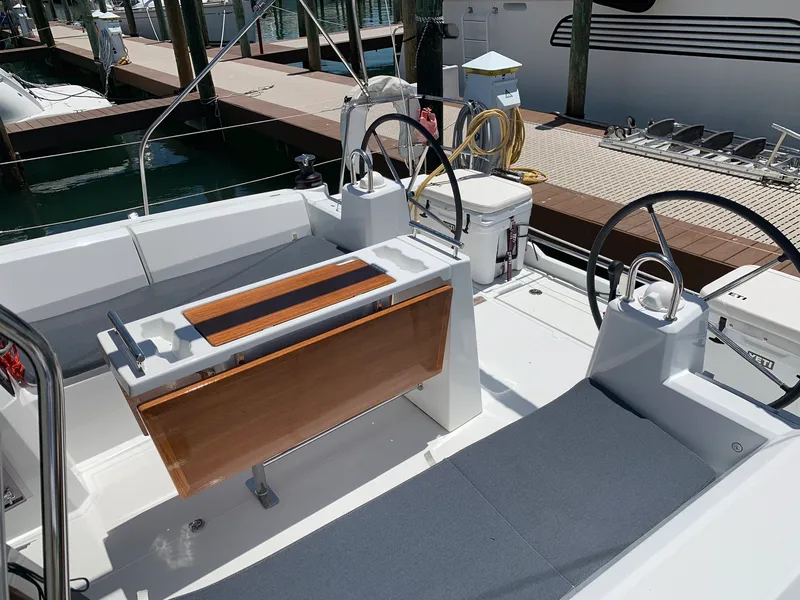 Slide: The Image of Beneteau Oceanis 35 2016 - 9