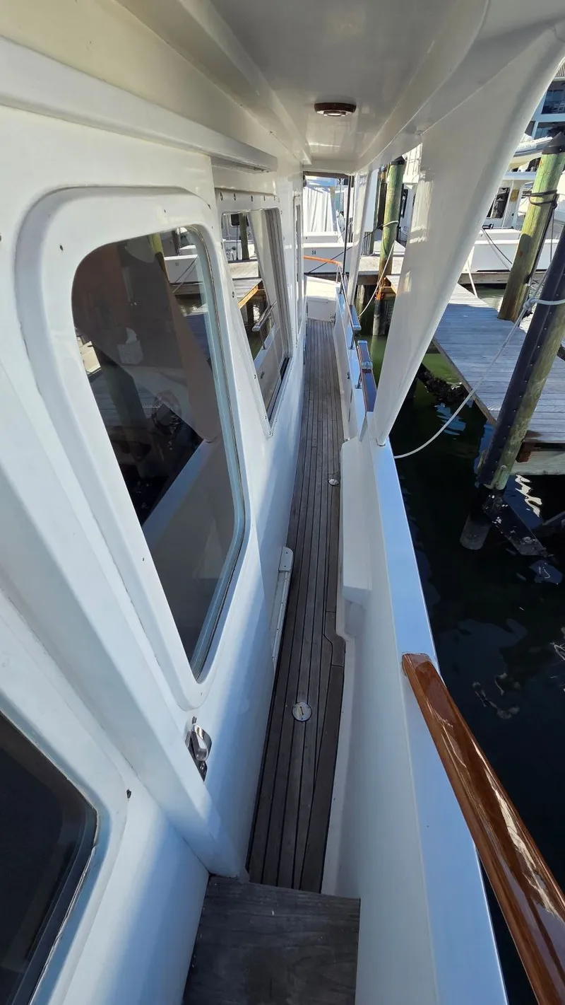 Slide: The Image of Side deck of 1987 DeFever 48 Tri Cabin yacht. - 12