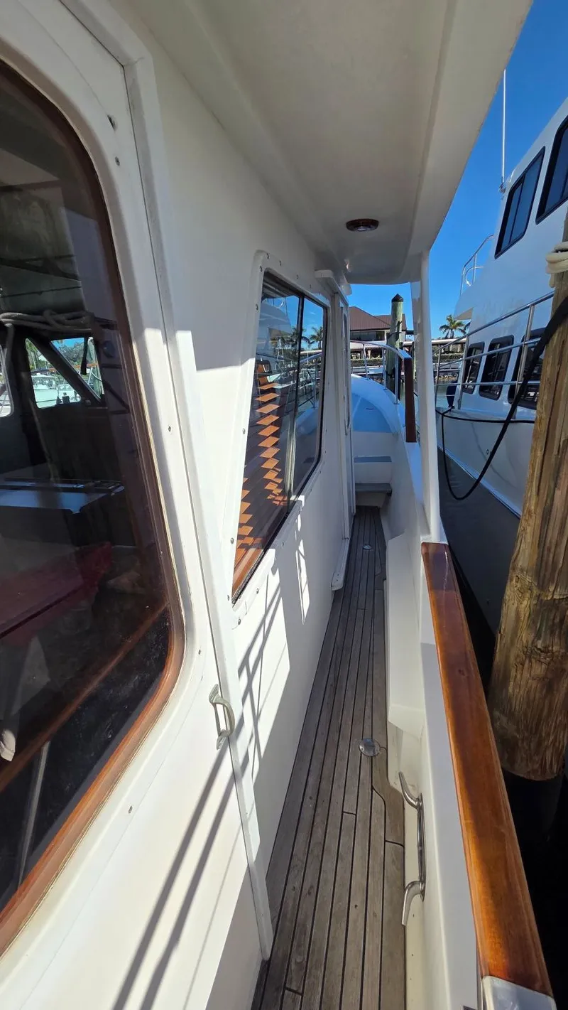 Slide: The Image of Side deck of 1987 DeFever 48 Tri Cabin yacht. - 15