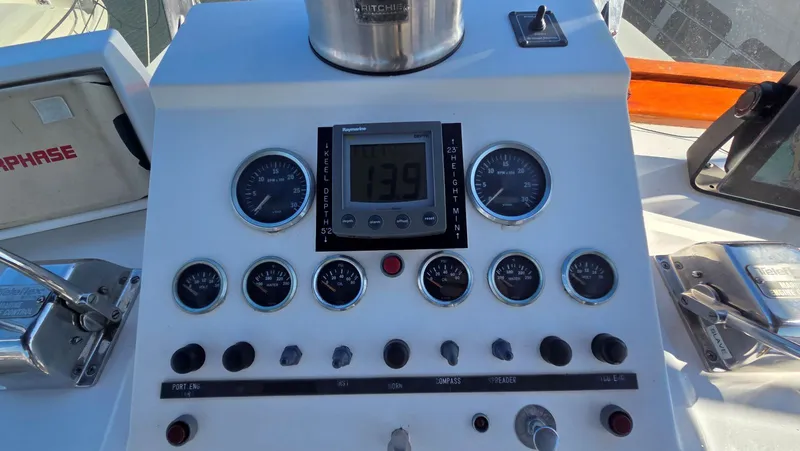 Slide: The Image of Dashboard of 1987 DeFever 48 Tri Cabin yacht. - 22