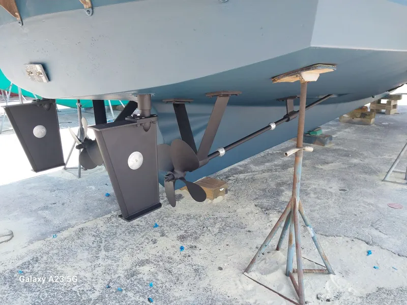 Slide: The Image of Underside of 1987 DeFever 48 Tri Cabin yacht. - 26