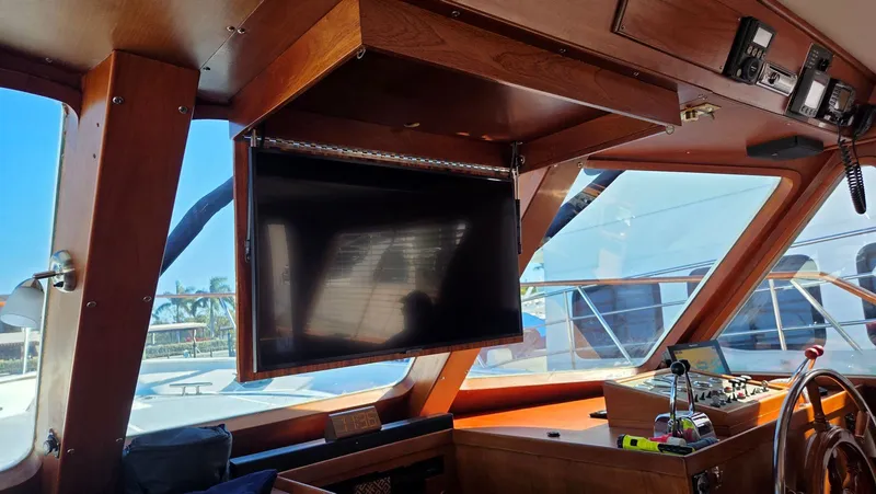Slide: The Image of Interior view of 1987 DeFever 48 Tri Cabin yacht. - 30