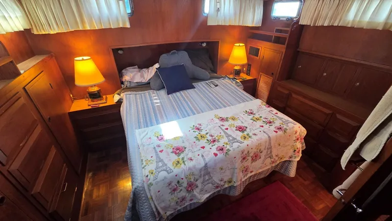 Slide: The Image of DeFever 48 Tri Cabin 1987 - 55