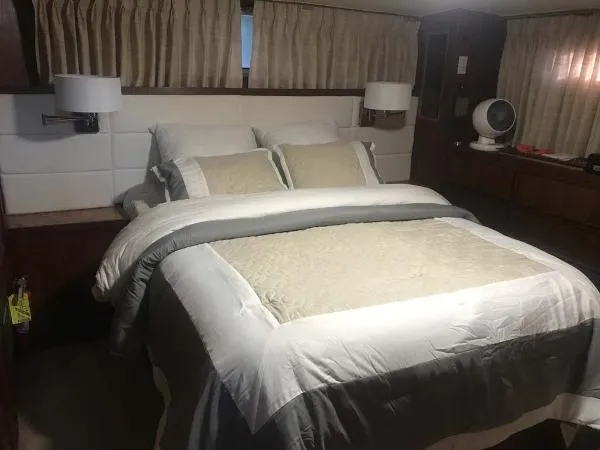 Slide: The Image of Hatteras Motor Yacht 1986 - 6