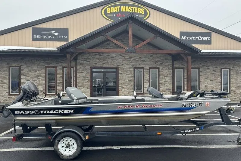 The Image of 1992 Tracker Panfish 16 boat on trailer outside Boat Masters dealership. - 1