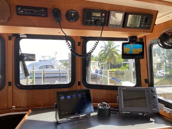 Slide: The Image of Nordic 32 Pilothouse 2002 - 5