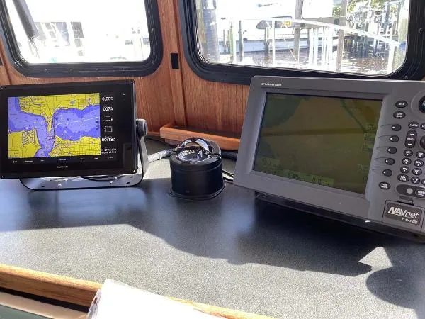 Slide: The Image of Nordic 32 Pilothouse 2002 - 6