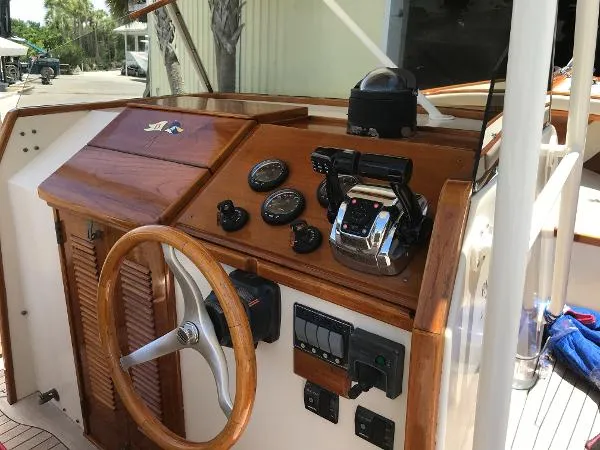 Slide: The Image of Padebco V27 Center Console 2003 - 6