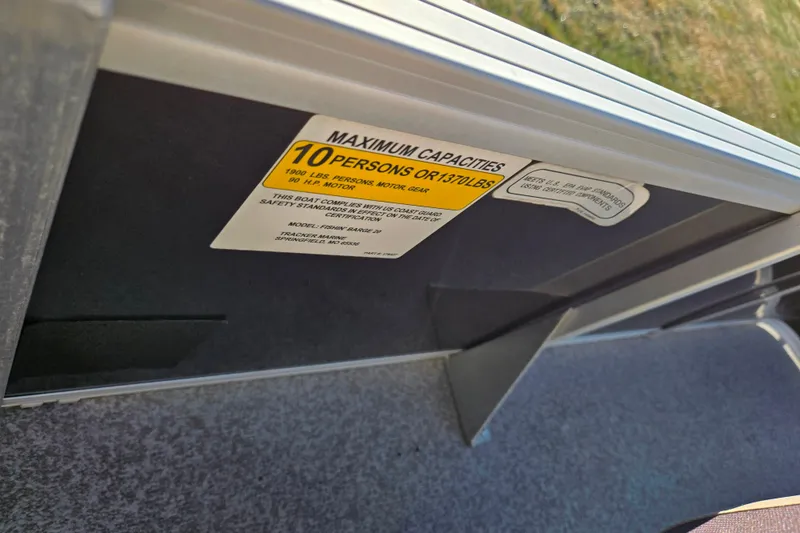 Slide: The Image of 2018 Sun Tracker Bass Buggy 18 DLX capacity label, maximum 10 persons or 1370 lbs. - 19