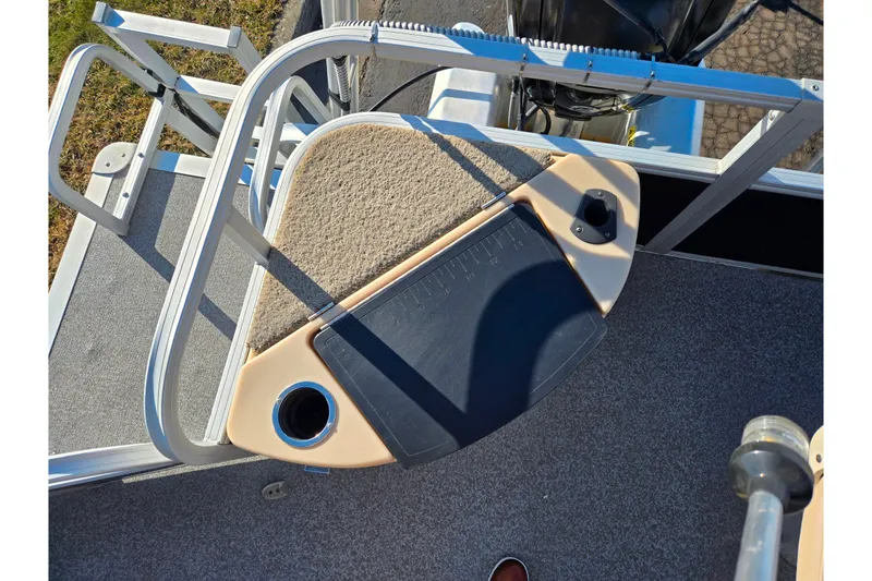 Slide: The Image of 2018 Sun Tracker Bass Buggy 18 DLX boat deck with fishing station and cup holder. - 21