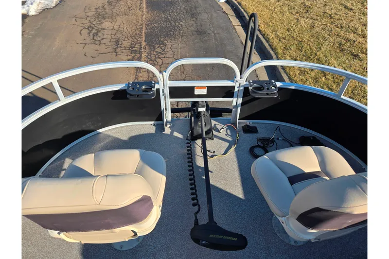 Slide: The Image of 2018 Sun Tracker Bass Buggy 18 DLX pontoon boat with two seats and trolling motor. - 28