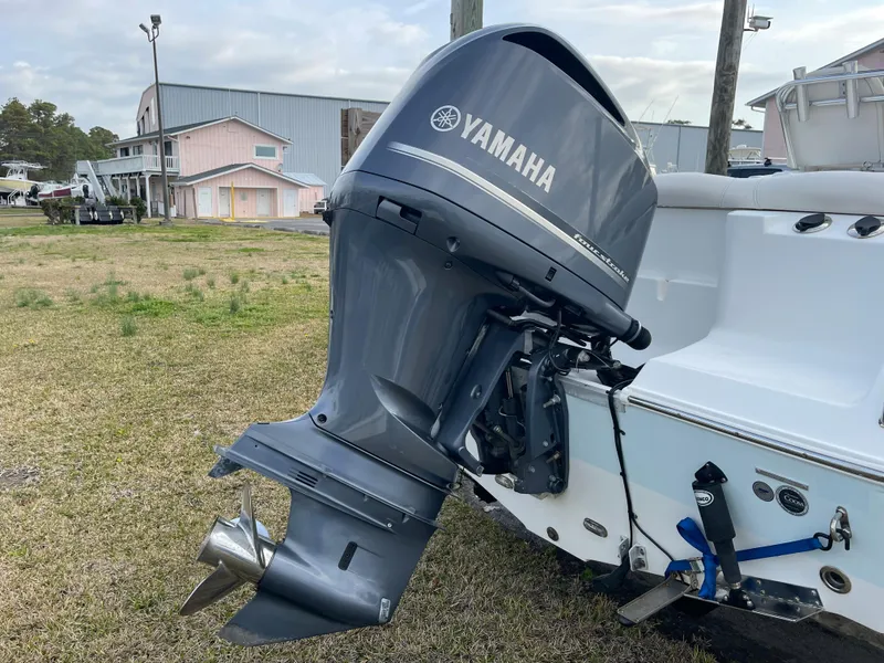 Slide: The Image of Yamaha outboard motor on a 2015 Sea Hunt Ultra 234 boat. - 9