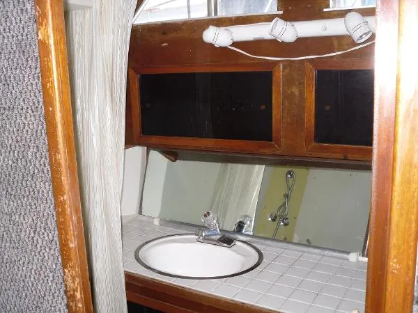 Slide: The Image of Uniflite Aft Cabin Motor-Flybridge 1972 - 9