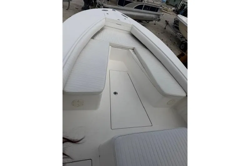 Slide: The Image of 2002 Regulator 26 Forward Seating boat with spacious white seating area. - 20