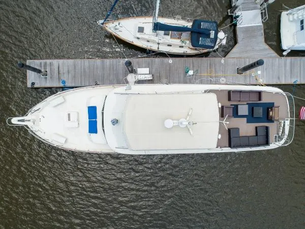 Slide: The Image of Hatteras F/B Motoryacht 1983 - 1