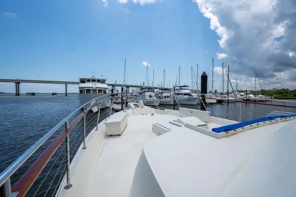 Slide: The Image of Hatteras F/B Motoryacht 1983 - 10