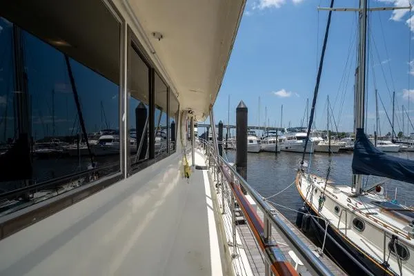 Slide: The Image of Hatteras F/B Motoryacht 1983 - 5