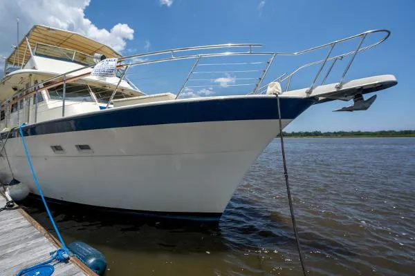 Slide: The Image of Hatteras F/B Motoryacht 1983 - 6