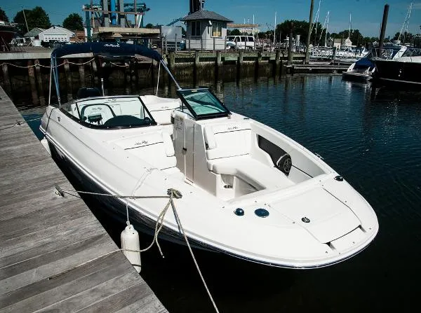 Slide: The Image of Sea Ray 240 Sundeck Outboard 2014 - 0
