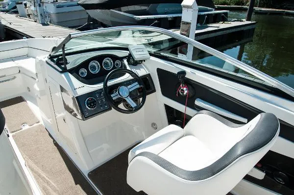Slide: The Image of Sea Ray 240 Sundeck Outboard 2014 - 10