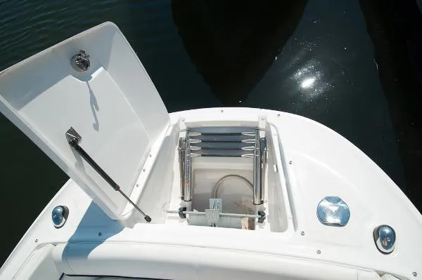 Slide: The Image of Sea Ray 240 Sundeck Outboard 2014 - 11