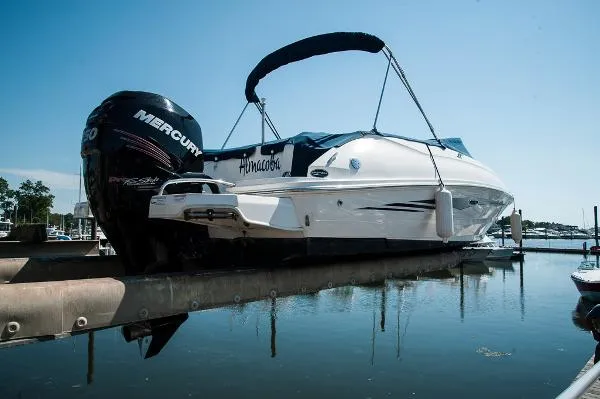 Slide: The Image of Sea Ray 240 Sundeck Outboard 2014 - 4