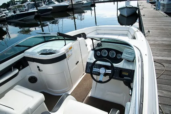 Slide: The Image of Sea Ray 240 Sundeck Outboard 2014 - 7